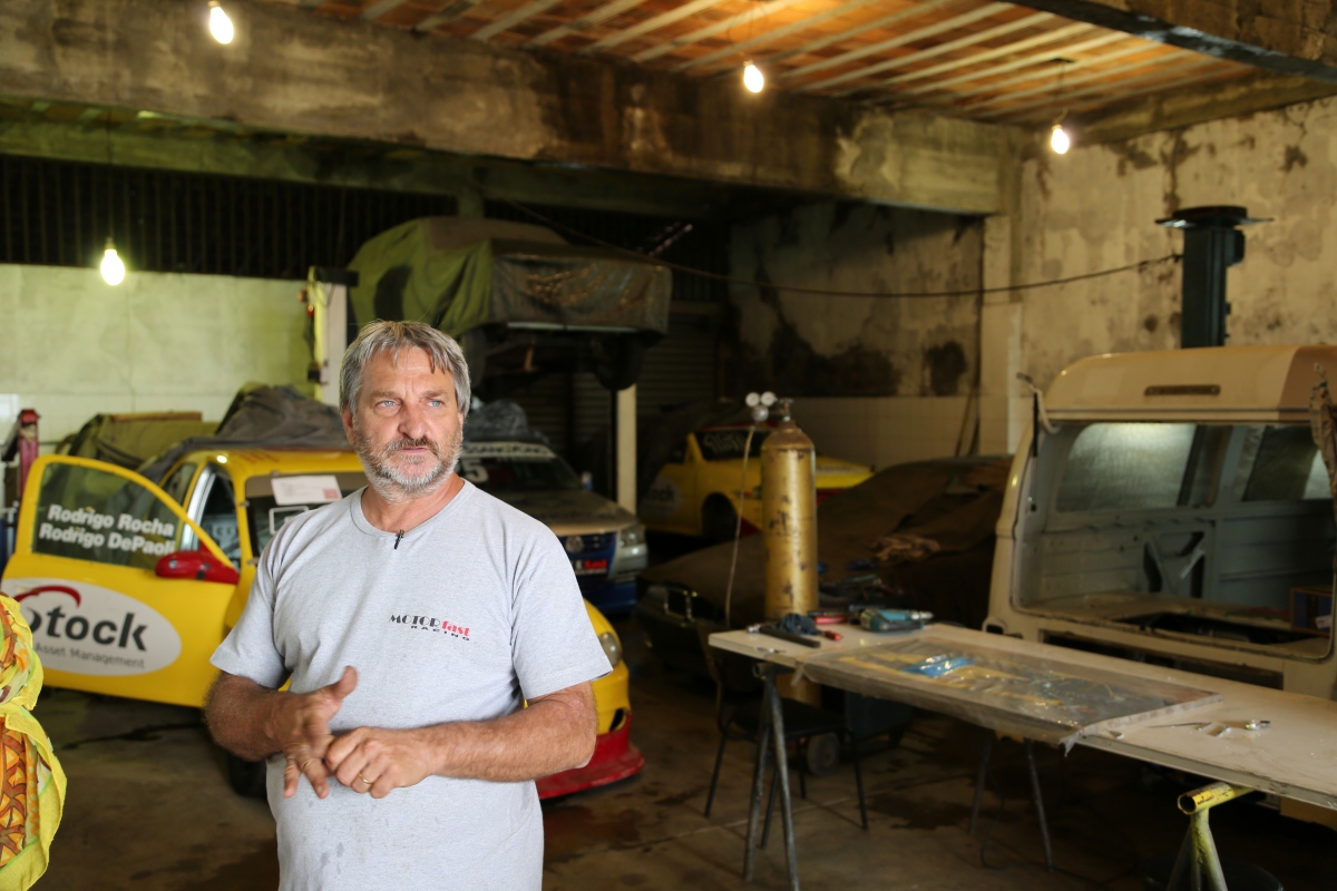Dirty Games / Favela-Bewohner Marcos Antonio Mastropietro musste für den Bau des Olympia Parks in Rio de Janeiro letztenendes sein Haus und seine Werkstatt räumen