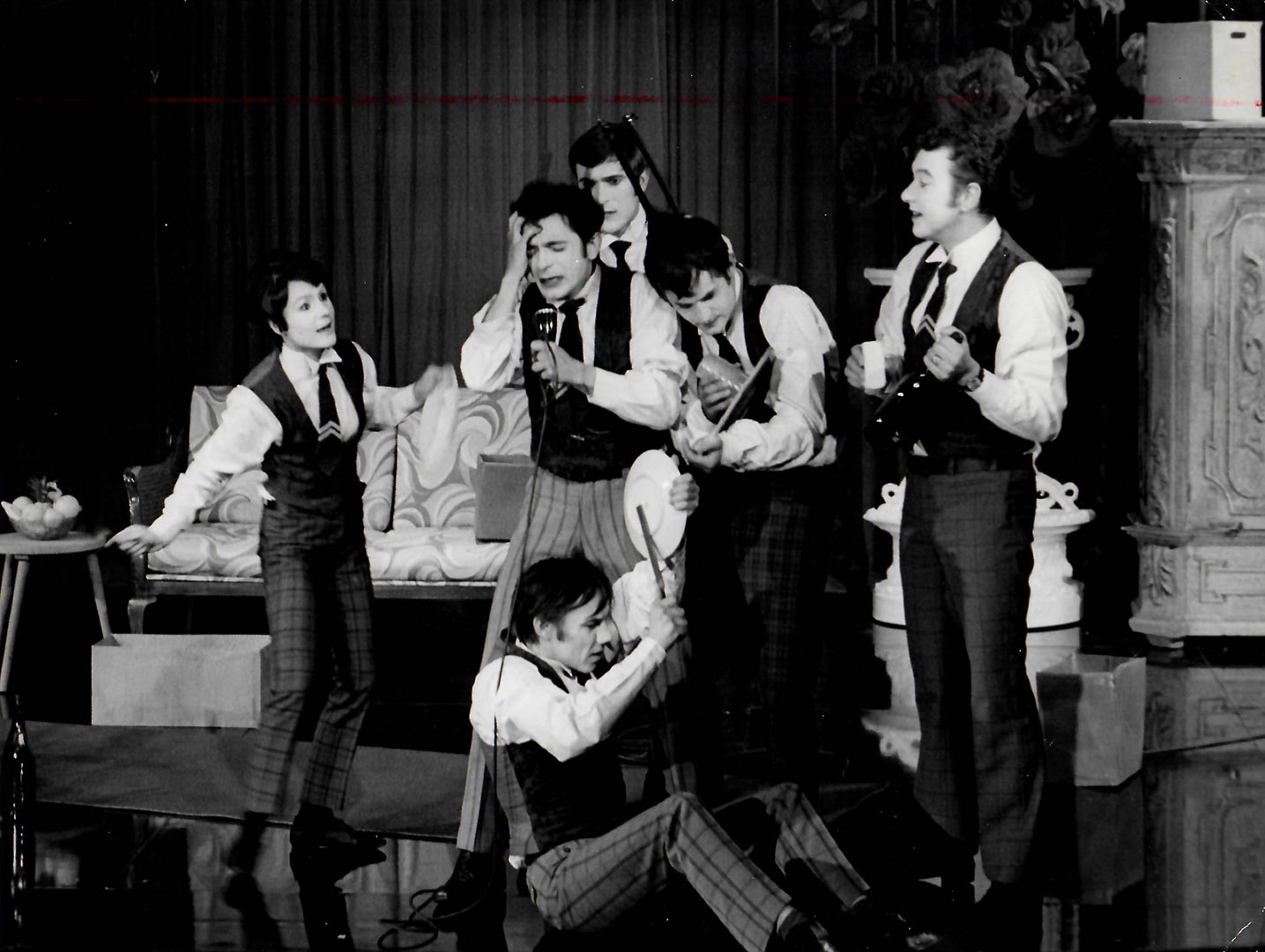Kasper. Fotos oben: Andreas Etter. unten: Kasper, Aufführung von 1968. Foto: AZ-Archiv