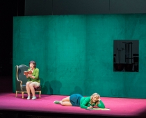 von links: Solgerd Isalv (Charlotte), Susanne Elmark (Marie), Foto: Ludwig Olah, Staatstheater Nürnberg
