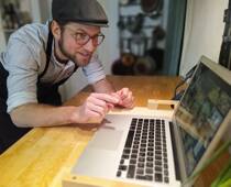 Sebastian Mayer lädt zum digitalen Kochkurs