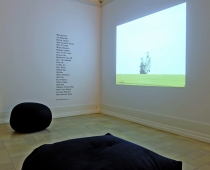 Fiona Banner, Chinook, 2013, 16mm Film, übertragen auf HD Digitalfilm, 10:14 Minuten, Ausst.-Ansicht Kunsthalle Nürnberg 2016, Foto: Annette Kradisch