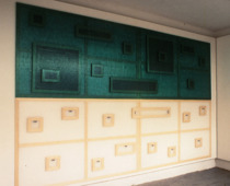 Klaus Haas, „raum - wand - bild - installation“, 1997, Polyäthylen Gewebeplanen grün und transparent, Keilrahmen, Magneten, 4,00 m x 3,00 m x Höhe 6,00 cm © und Foto: the artist