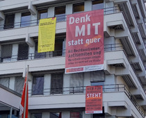 Allianz gegen Rechtsextremismus: Banner am Gewerkschaftshaus. 