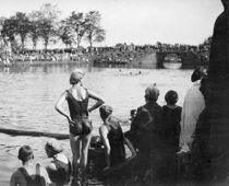 Bade-Schwimmveranstaltung im Kanalhafen Fürth bei Poppenreuth (vmtl. 1900). Quelle: NFSK