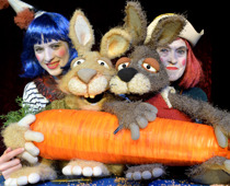 Karri und Nickel lieben Karotten. Bild: Theater Salz+Pfeffer