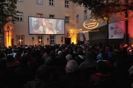 Mobiles Kino in Herzogenaurach. Foto: G. Wittmann