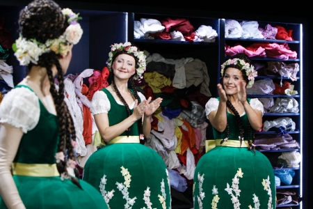 Textil-Trilogie; Ruth Macke, Lilly Gropper, Sveta Belesova, Staatstheater, Foto Marion Bührle