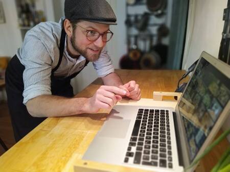 Sebastian Mayer lädt zum digitalen Kochkurs