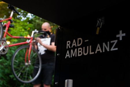 Radambulanz Erste Mobile Fahrrad Werkstatt Curt Magazin